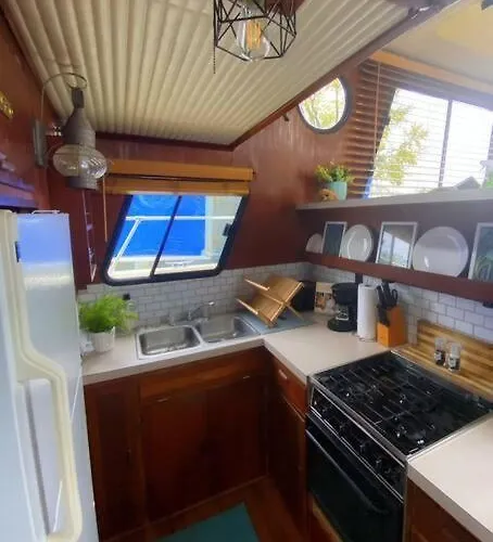 The Lily Pad Boatel Houseboat Botel *